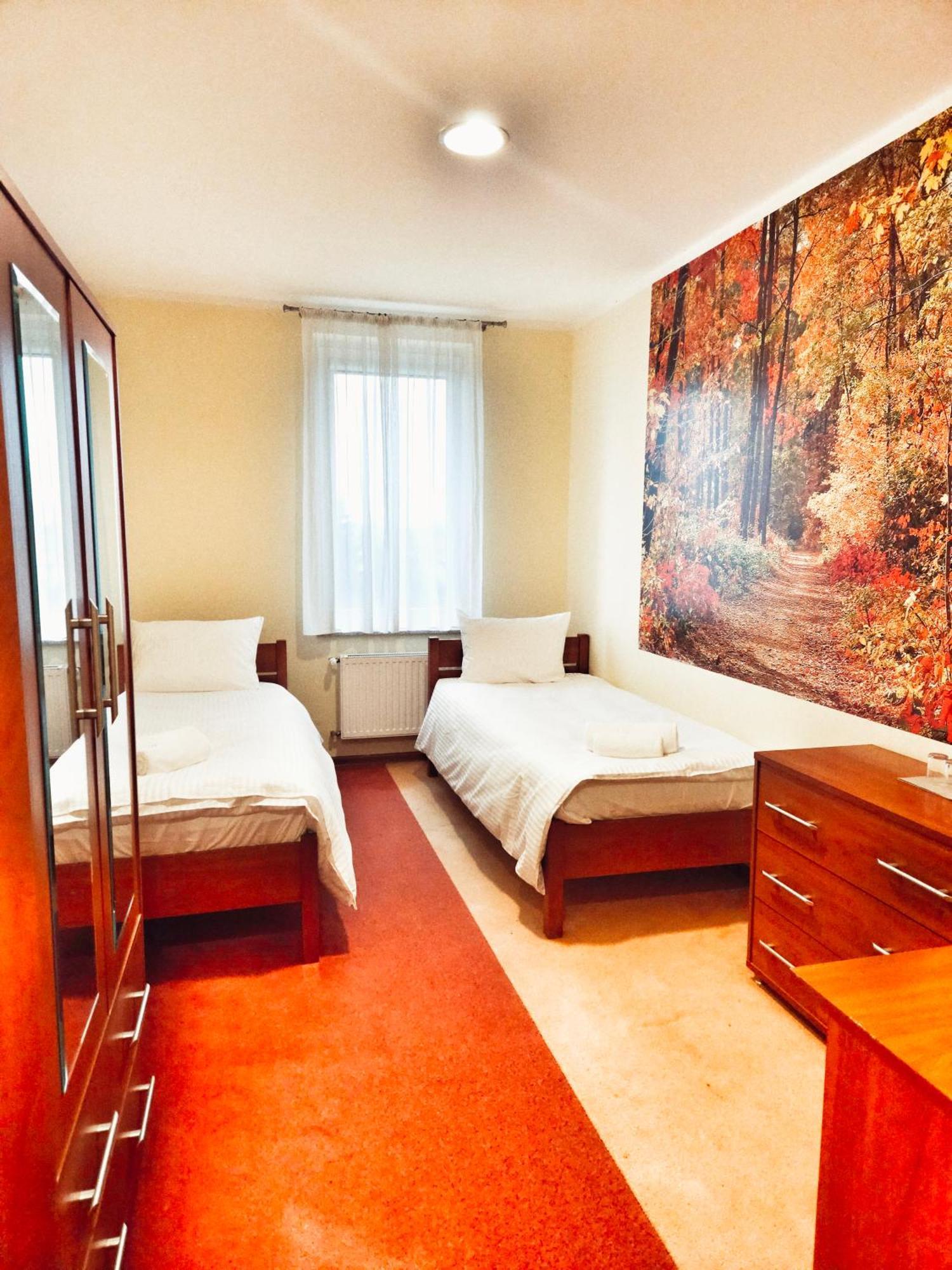 Hotel I Restauracja W Luboniu Bagian luar foto