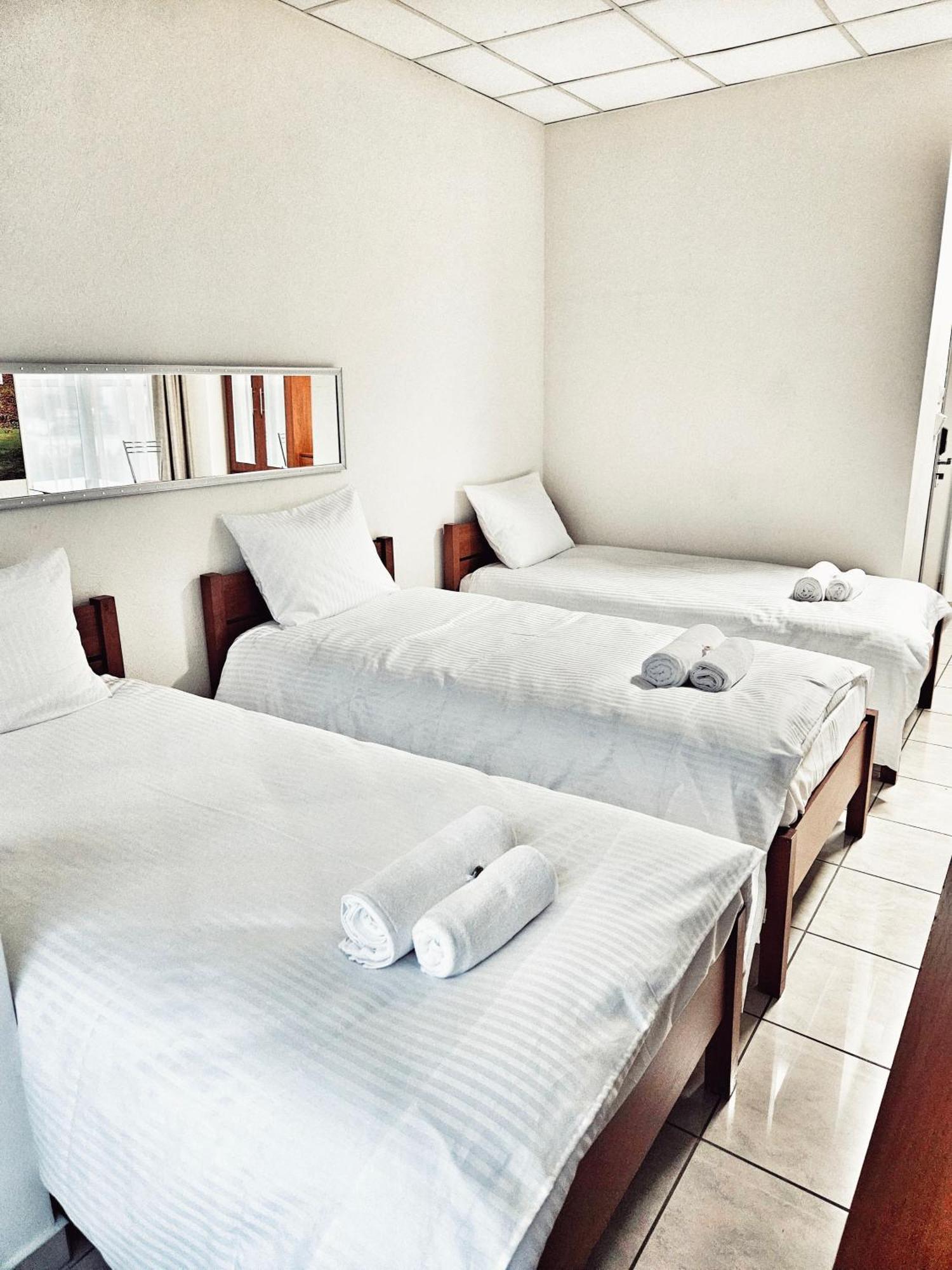 Hotel I Restauracja W Luboniu Bagian luar foto