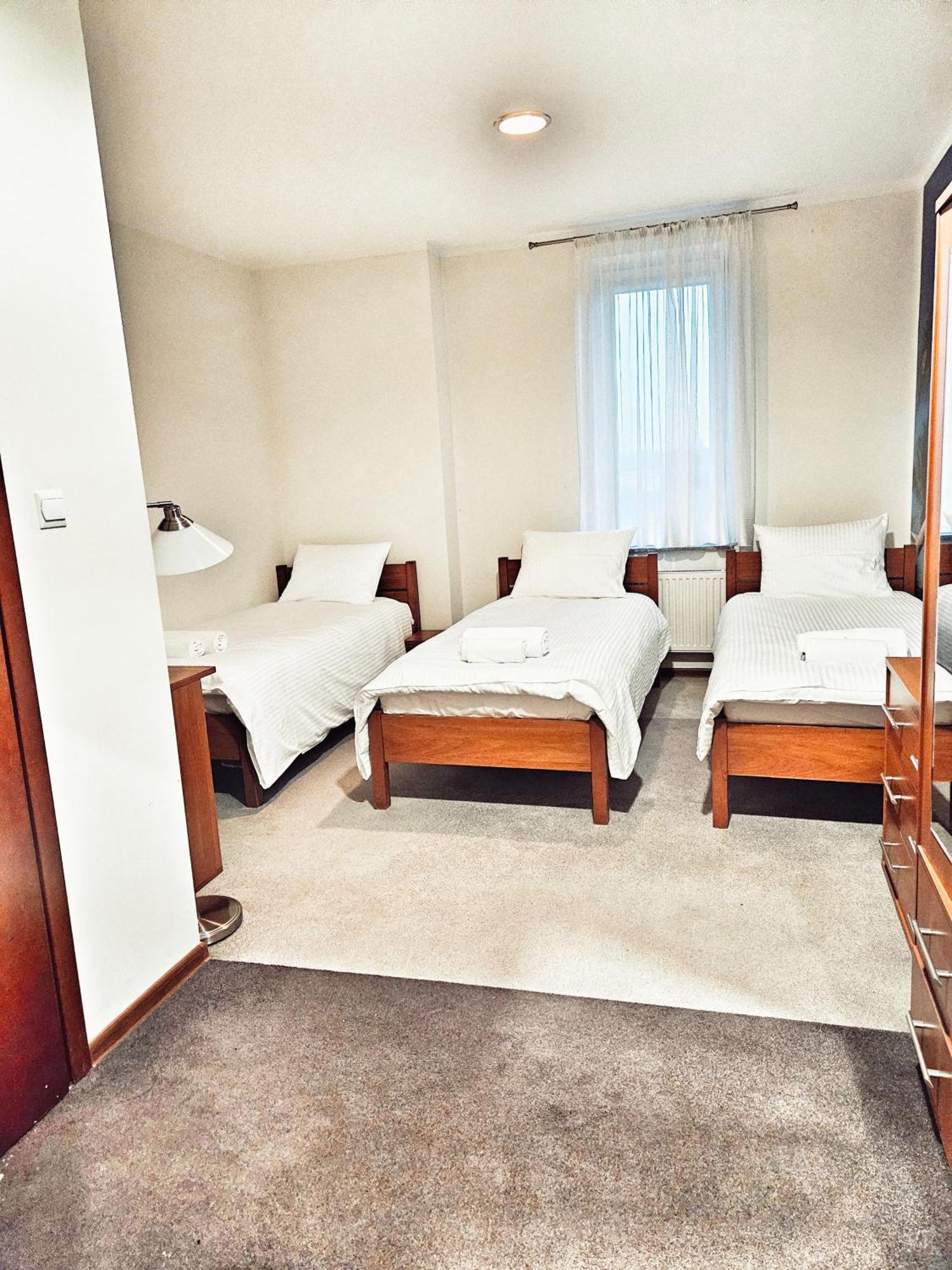 Hotel I Restauracja W Luboniu Bagian luar foto