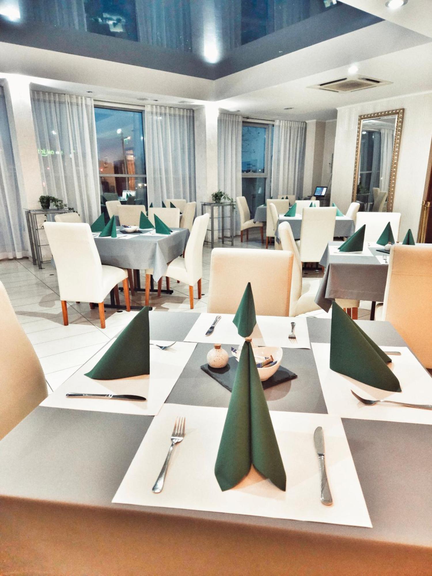 Hotel I Restauracja W Luboniu Bagian luar foto