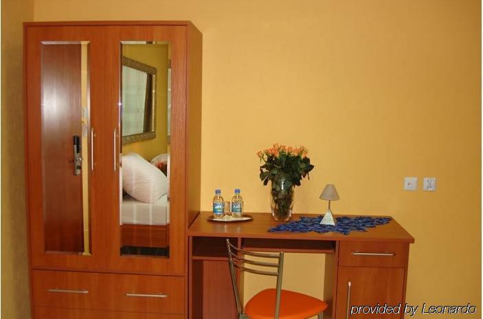 Hotel I Restauracja W Luboniu Ruang foto